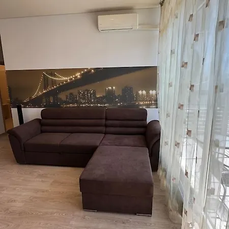 Metropolia Deluxe Apartmán *