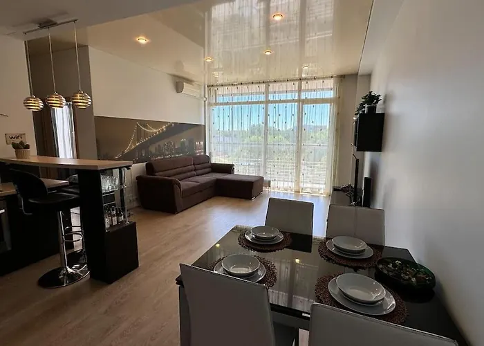 Metropolia Deluxe 아파트 리가